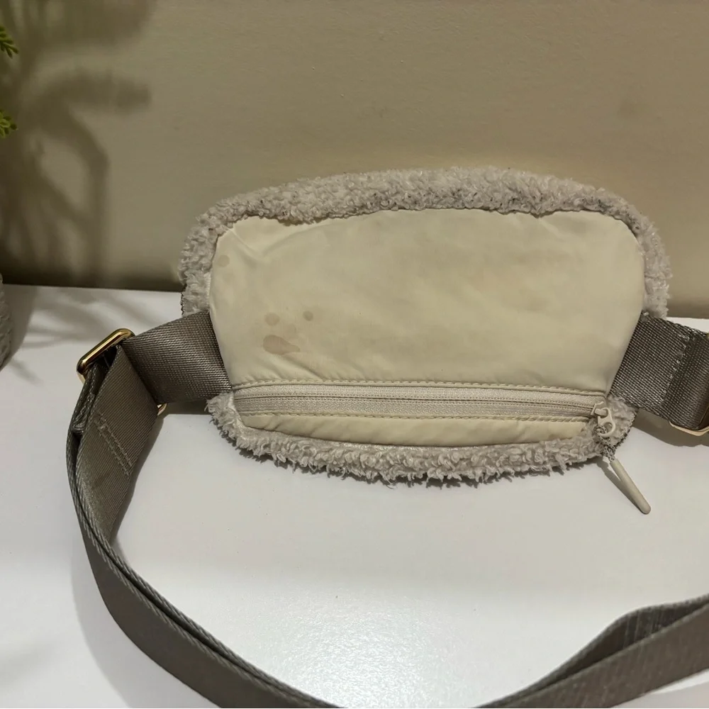 Lululemon Athletica Cream Sherpa Crossbody Bag - Picture 3 of 5